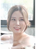 【温泉♡】友達の母親達と比べても若々しくきれいな母。淡い恋心を抱く愚息の一途な思いに口だけよと言いつつも一線を越えてしまう禁断の肉欲性交！｜h_1724a124g00009